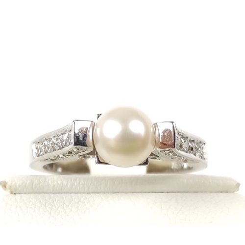 Tenyésztett gyöngyös fehérarany gyűrű